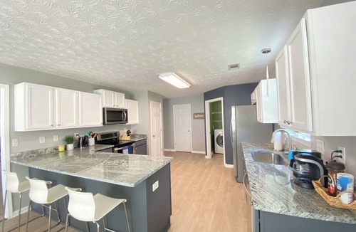 Braselton House | Stylish & Comfortable 3BR/2.5 Baths Home Near Road Atlanta & Chateau Elan