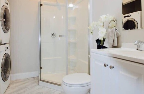 Highland Park Condo | Stylish, Comfortable Luxury | Near T