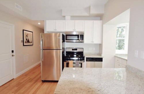 Highland Park House | Stylish Comfortable Luxury Near T