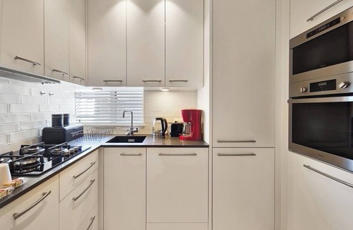 Trawal Apartment | Stylish, comfy-fully equipped, Secure home