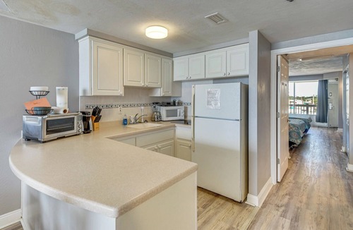Ortona Park Condo | ★Stylish & Comfy ☀Sunrise & Ocean View 65" Smart TV w/Ocean Front Balcony