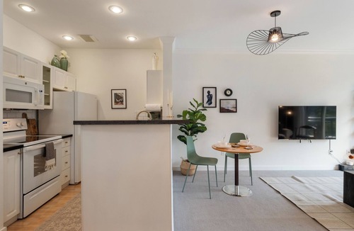 Belltown House | Stylish condo @ Seattle's Heart + Pool & Parking