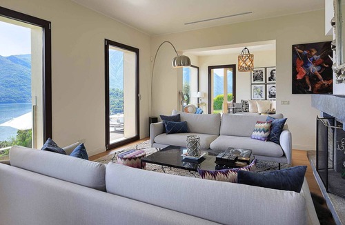Azzano Villa | Stylish contemporary villa with pool and views over Lake Como! - Villa Nadea