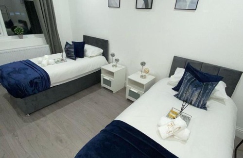 Wallington Apartment | Stylish cosy 2BR Flat in London, free parking