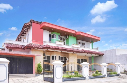 Padang House | Stylish DBL Suite Escape W/Free WiFi and Parking