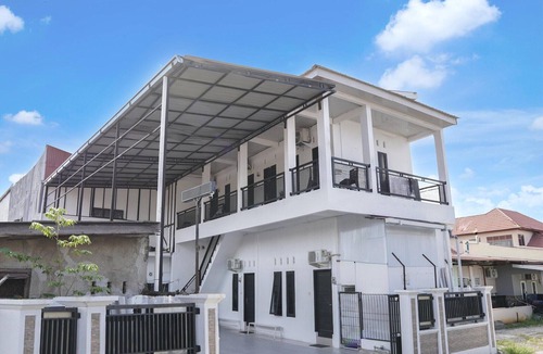 Padang House | Stylish DBL Suite Escape W/Free WiFi and Parking