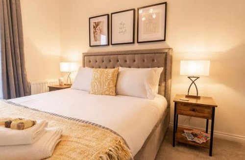 Greasby House | Stylish Detached Upton Home Sleeps 8 Parking