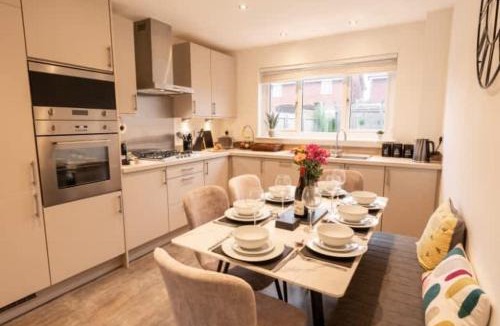 Greasby House | Stylish Detached Upton Home Sleeps 8 Parking