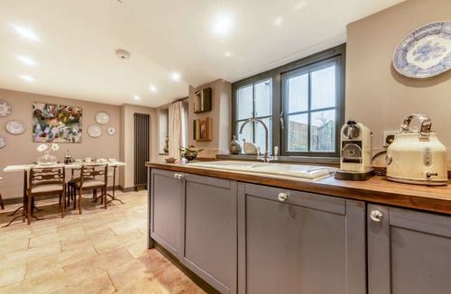 Sherston Cottage | Stylish dog friendly holiday cottage in the Cotswolds - Lilly Bee Cottage