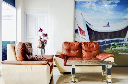 Padang House | Stylish Double Suite Escape with Parking Access
