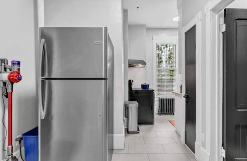 Metro Center Apartment | Stylish Downtown 1BR Victorian Brownstone