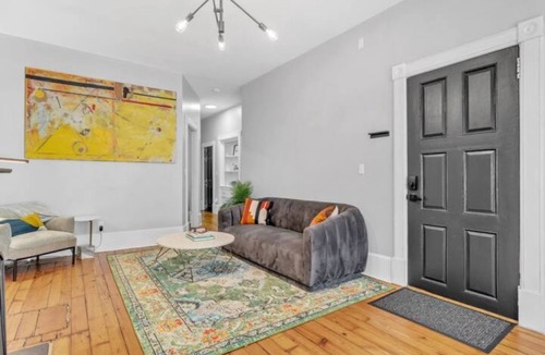 Metro Center Apartment | Stylish Downtown 1BR Victorian Brownstone
