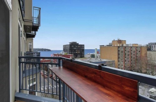 Belltown Condo | Stylish Downtown Condo w/Parking, Gym, and Pool.