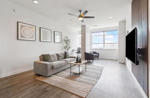 Baton Rouge Apartment | Stylish Downtown High-Rise - 2BD