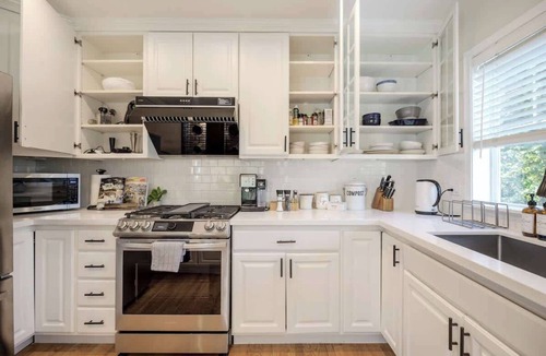 Kirkland House | Stylish & Elegant 2BR 2.5BA Haven in Kirkland