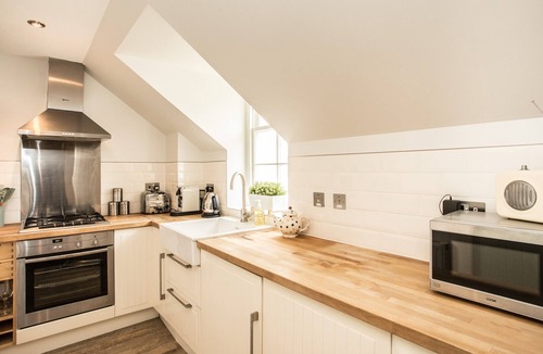 North Berwick Apartment | Stylish first-floor apartment with private patio, just moments from the High Street. Sleeps 2