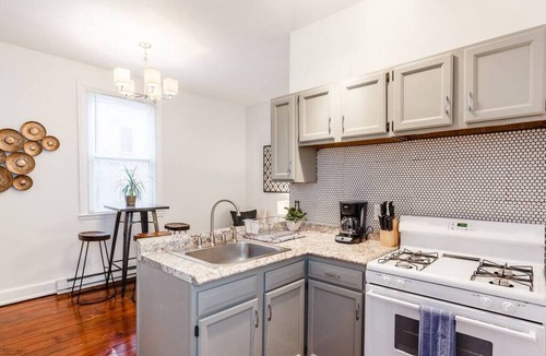 Mount Auburn Apartment | Stylish Flat in Walkable Downtown w/Parking