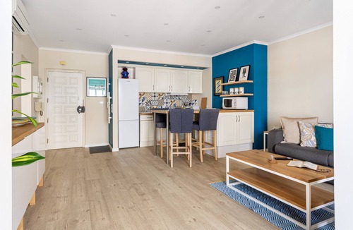 Costa de Caparica Apartment | Stylish flat w/balcony overlooking the sea