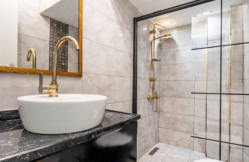 Harbiye Apartment | Stylish Flat w Jacuzzi 5 min to City Nisantasi