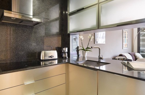 el Fort Pienc Apartment | Stylish flat with a Community Swimming Pool for 8