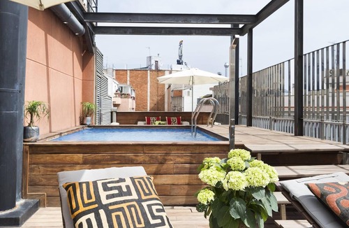 el Fort Pienc Apartment | Stylish flat with a Community Swimming Pool for 8