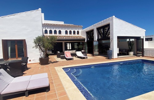 Caserio Los Tarquinos House | Stylish Frontline-Golf Villa with Private Pool @ El Valle Golf