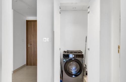 Umm Suqeim 3 Apartment | Stylish Fully-Equipped 1BD Unit in MJL Pool&Gym