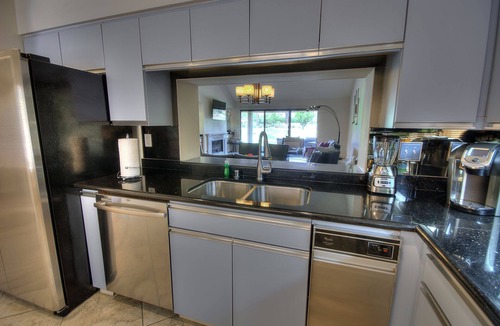 Village Condo | Stylish Golf Course Condo with Spectacular Mountain Views – LQ155