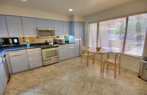 Village Condo | Stylish Golf Course Condo with Spectacular Mountain Views – LQ155