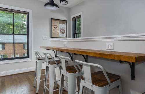 Lexington Apartment | Stylish Haven in downtown Lex, Walk to W&L, VMI