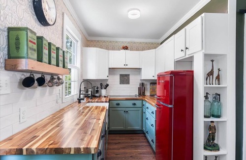 Mobile Cottage | Stylish Historic Cottage 5 min walk to downtown Mobile