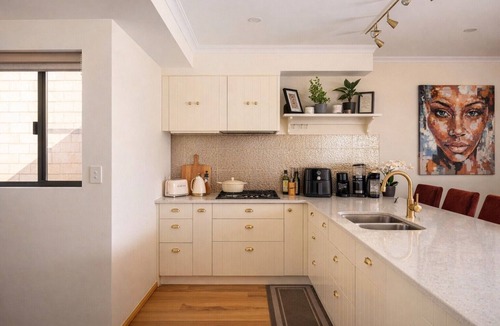 Coolbellup House | Stylish Home near Fiona Stanley & Freo