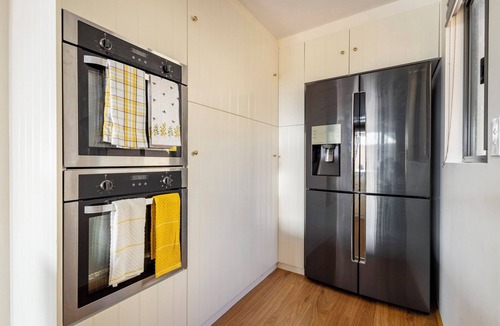 Coolbellup House | Stylish Home near Fiona Stanley & Freo