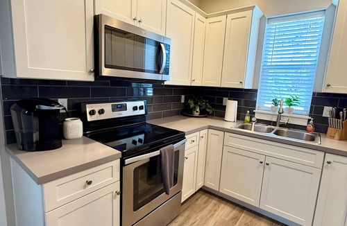 Boise House | Stylish home with fenced pet yard and garage, 900’ from Greenbelt!