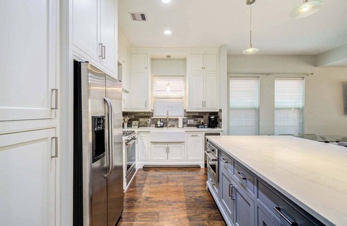 Washington Ave./ Memorial Park House | Stylish Home with Pool Table & 2 Outdoor Spaces - Walkable