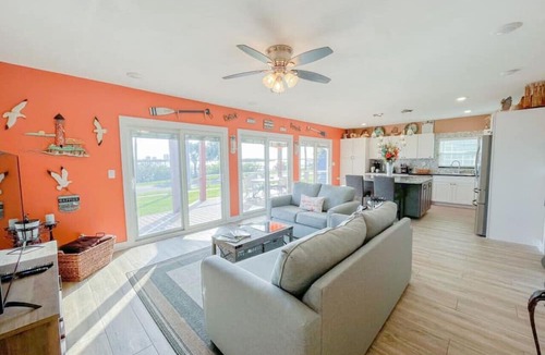 Kerr Townsley Port Orange House | Stylish Intercoastal Blue Bungalow-3min. to Beach