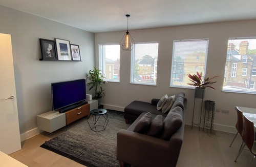 Middle Park and Sutcliffe Apartment | Stylish London Getaway | 2 Bed | Blackheath