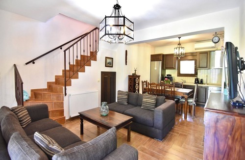 Vourvourou Villa | Stylish Maisonette with 3 Bedrooms in Vourvourou, Greece