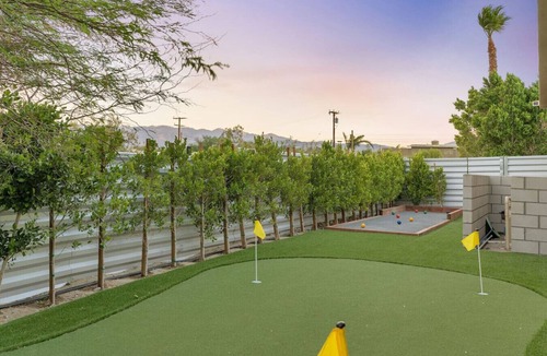 B-Bar-H Ranch House | Stylish MCM 15 mins to PS|pool|putting green|bocce