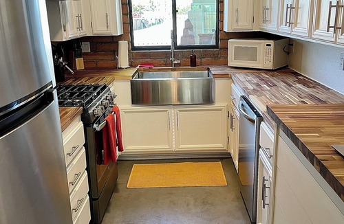 Camelback East Condo | Stylish & Modern, 2 Bed Condo, Convenient Location in Phoenix!