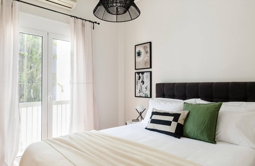 Athens City Centre Apartment | Stylish Modern 2BD Apartment in Plaka