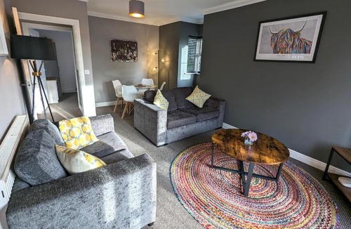 Tatenhill Apartment | Stylish Modern Apartment, FREE SECURE Parking
