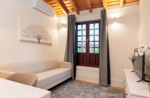 Oliveira do Castelo Apartment | Stylish & Modern Flat by HostWise