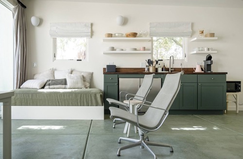 Peter Howell House | Stylish Modern Oasis with Private Courtyard