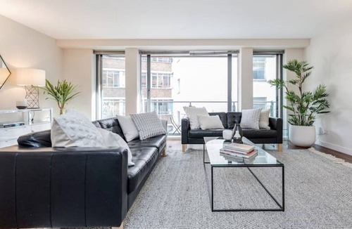 Fitzrovia Condo | Stylish & Modern Oxford Street Flat | 2BR 2BA
