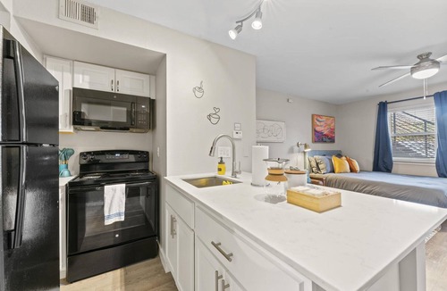 Allandale Apartment | Stylish Modern Studio Close to Downtown and Domain
