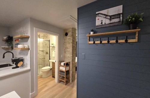 Fifth Ward Apartment | Stylish Modern Studio in Vibrant Walker's Point