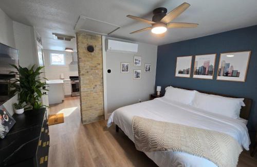 Fifth Ward Apartment | Stylish Modern Studio in Vibrant Walker's Point