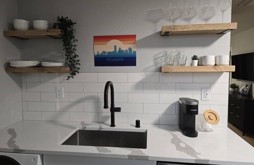 Fifth Ward Apartment | Stylish Modern Studio in Vibrant Walker's Point