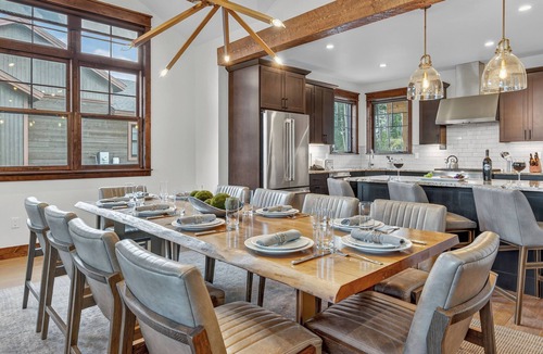 Baldy Mountain House | Stylish Mountain Escape | Cherrybrook Chalet